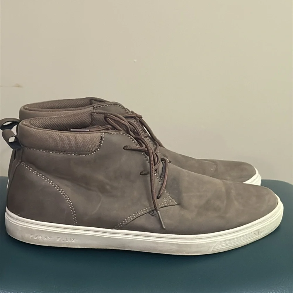 Perry Ellis Brown Chukka Boots with Suede Finish Men's Size 11 career wear